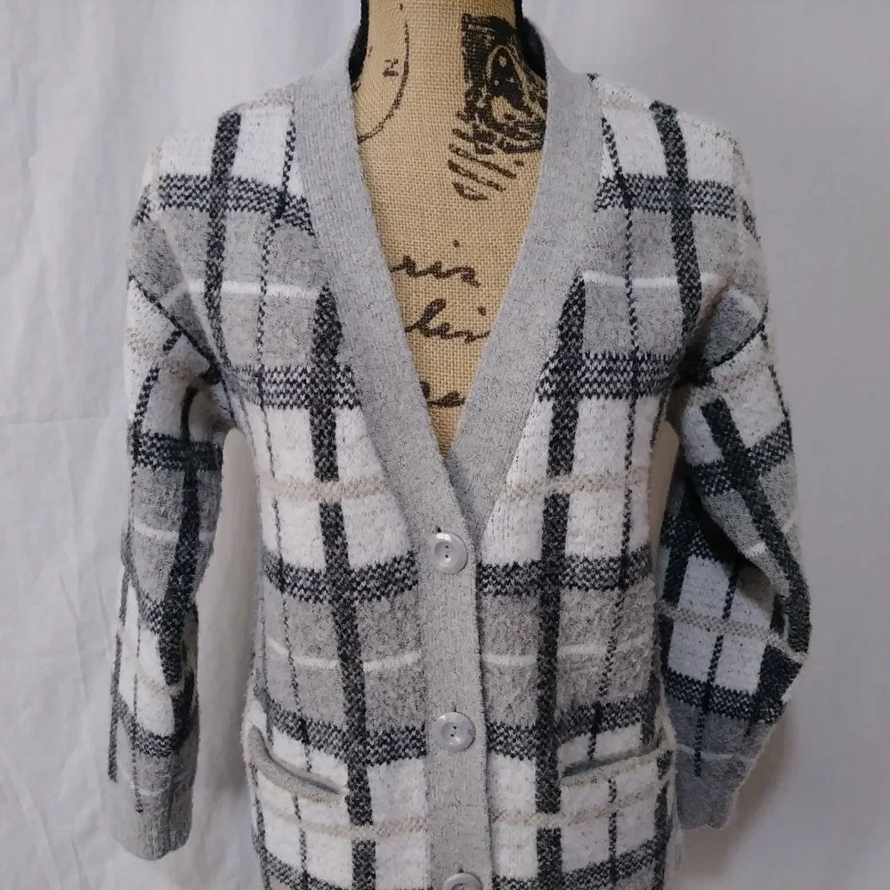 Cyrus Plaid Button Down Cardigan Sweater Grey White Charcoal Tan Small - Picture 2 of 10